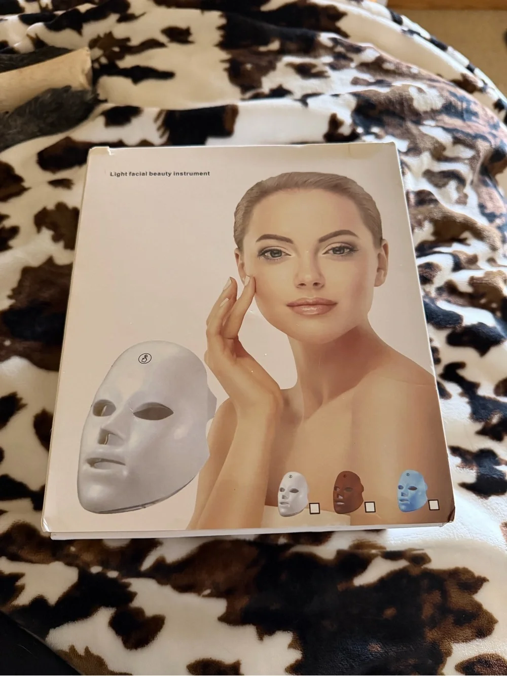 LED Facial Mask Light Therapy for Women - White